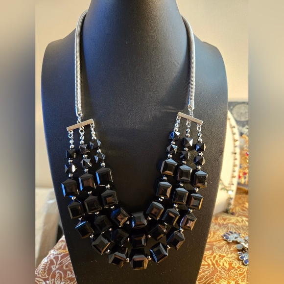 Jewelry - Elegant Black Beaded Necklace